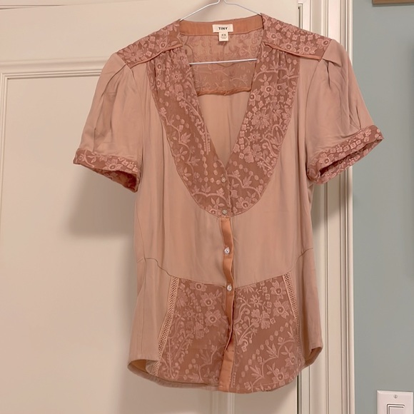 Blush blouse with floral detailing - Picture 2 of 5